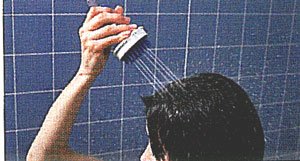 頭皮洗浄器　ケアナケア（抜け毛の気になる方に）