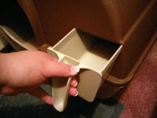 Omega Paw Self-Cleaning Litter Box, Green and Beige