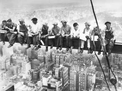 Eating Above Manhattan - Fine Art Print / Poster - 31.50 x 23.50 - Framed in a 0.40 Wide Black Metal Frame