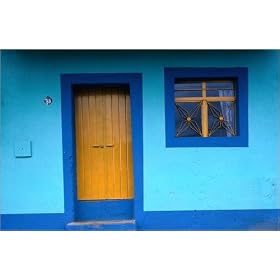 photographie Facade of painted house with metal door and window, Bandillera. est disperible en (L...