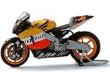 Review Minichamps  / Diecast Model Honda RC211V Alex Barros (2004) (1:12 scale by Minichamps) in Repsol Race Colours