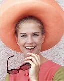 Candice Bergen w/Sunglasses 16x20 Photo