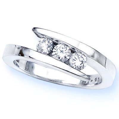 14K White Gold 3 Stone Channel Set Round Diamond Wedding Ring (1/2 ctw, H-I, SI)