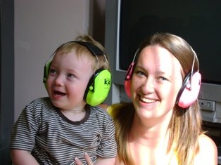 Childrens Toyshop  Kitchen & Housewares : PELTOR KIDS PINK EAR DEFENDERS PR0TECTORS NOW UPGRADED TO ALL SIZES