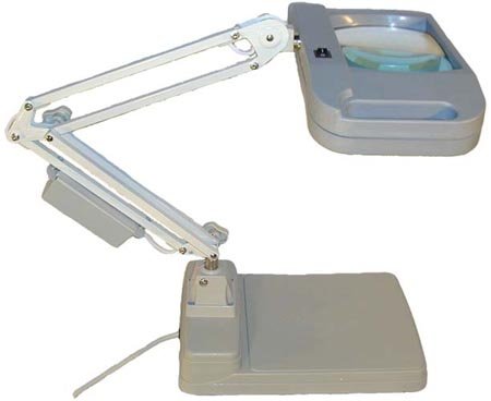 Lighted Desk Magnifying Lamp