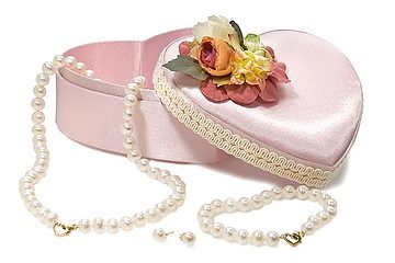 3 Piece Cultured Freshwater Pearl 18 Inch Necklace  7 Inch Bracelet and Earring Set