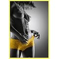 Sch�ne Frauen Poster und Kunststoff-Rahmen - Yellow Hotpants (91 x 61cm)