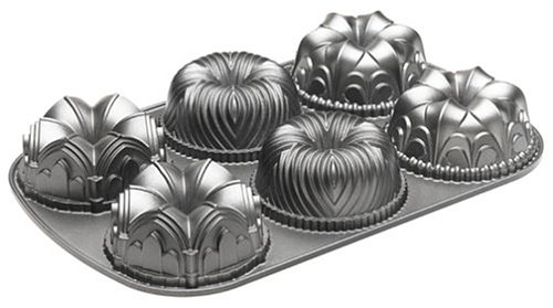 Nordic Ware Platinum Collection Cast Aluminum Garland Bundt pan