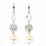 Paire de Boucles d'oreilles de Luxe etonnantes Opales Blanches et Cristal par La Olivia Collection