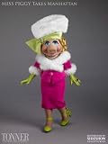 Miss Piggy Takes Manhattan Figure from The Muppet ShowIMAGE