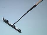 Review Faithfull 5023969200613 / Faithfull 16 Round Teeth Tarmac Rake - Wooden Handled