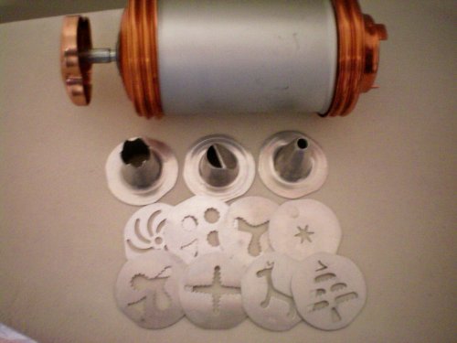 VINTAGE Mirro Cookie Cooky Press with 3 Tips and 8 Designs -- as shown