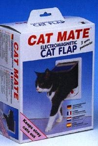 Childrens Toyshop  Sporting Goods : Ani-Mate Electromagnetic Cat Door White