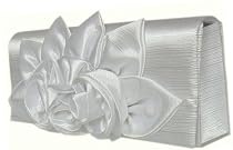 Elegante Handtasche/Brauttasche mit Bl&uuml;ten in Wei&szlig;