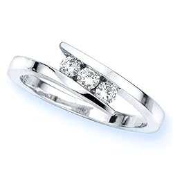 14K White Gold 3 Stone Channel Set Round Diamond Engagement Ring (1/4 cttw, H-I, SI)