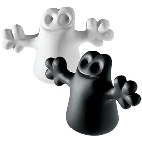 A di Alessi - AMDR01 S3 - Carlo, a little ghost on the top of a bottle set di due tappi in resina termoplastica, nero e bianco.