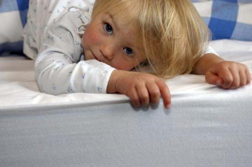 Childrens Toyshop  Toys : Zorbit : Cot/Cot Bed Jersey Waterproof Flat Sheet 120x170cm White