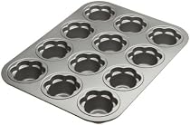 Chicago Metallic 12-Cup Dainty Daisy-Cupcake Pan
