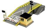 Hornby R8260 00 Gauge Car Loading Ramp Railroad Lineside Signals & Building