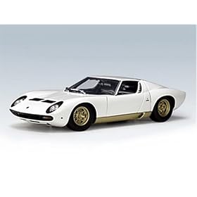 Diecast Model Lamborghini Miura in White (1:18 scale)