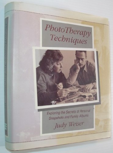 Phototherapy Techniques: Exploring the Secrets of Personal Snapshots and Family Albums (Jossey Bass Social and Behavioral Science Series)