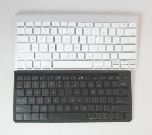 AmazonBasics Bluetooth klávesnice pro iPad, iPhone i iPod touch