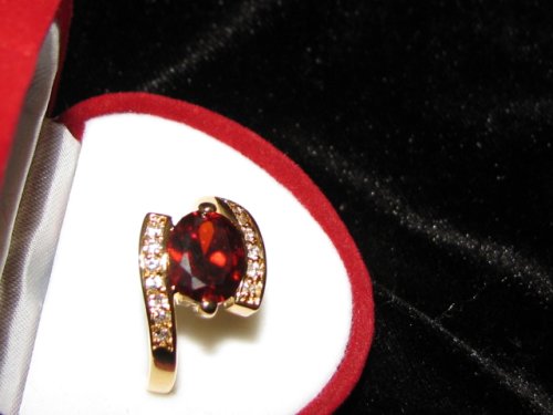 10k Yellow Gold and Ruby Stone Ring Size 8