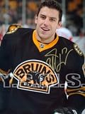 Milan Lucic Boston Bruins Signed 16"x20" no helmet wow - Autographed NHL Helmets and Masks