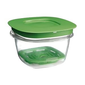 Rubbermaid 7J91 Produce Saver Square 5-Cup Food Storage Container