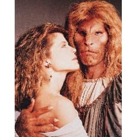 RON PERLMAN AS VINCENT, LINDA HAMILTON AS ASSISTANT DISTRICT ATTORNEY CATHERINE CHANDLER FROM BEAUTY AND THE BEAST #2 - Photo cin�matographique en couleur -GRANDE - 50x40cm