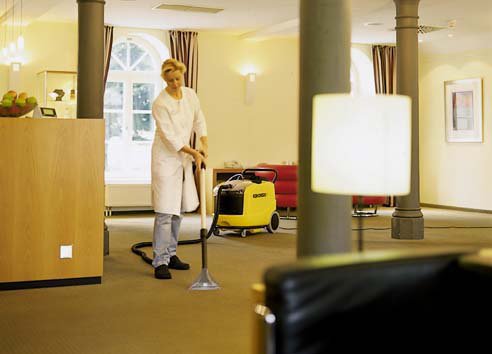 Karcher Puzzi 300 spray extraction carpet & upholstery cleaner