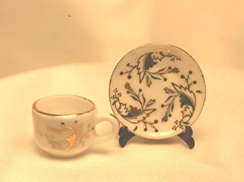 Dollhouse Miniature Set of 4 Porcelain Gold & White Teacups