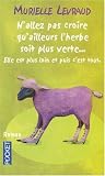 N'allez pas croire qu'ailleurs l'herbe soit plus verte... : Elle est plus loin et puis c'est tout