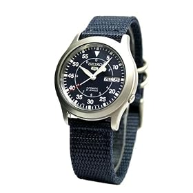 Seiko SNKH67J1 - Seiko 5 Sports - Automatique - Montre Homme - Acier Inoxydable - Guichet Jour et Date - Verre Hardlex Crystal - Etanch�it� 30 m�tres de profondeur - Bracelet Nylon � boucle Ardillon.