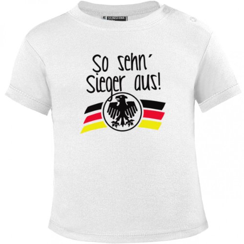 So sehn Sieger aus.. Deutschland Baby T-Shirt, Farbe:weiss;Grösse:68/74 So sehn Sieger aus.. Deutschland Baby T-Shirt, Farbe:weiss;Grösse:68/74
