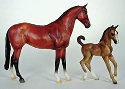 BREYER HORSE & FOAL WARMBLOOD SET - BAY & CHESTNUT