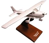 Cessna Model 172 Skyhawk ( Modern ) - 1 / 32 scale model - B0007ZQ5N4
