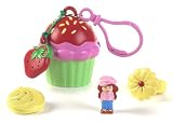 Strawberry Shortcake Tiny Treats: Strawberry Shortcake with Cupcake Keychain - B000DZVIL2