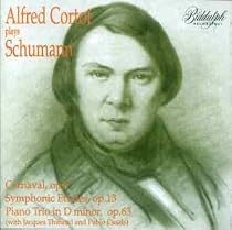 Plays Schumann 2