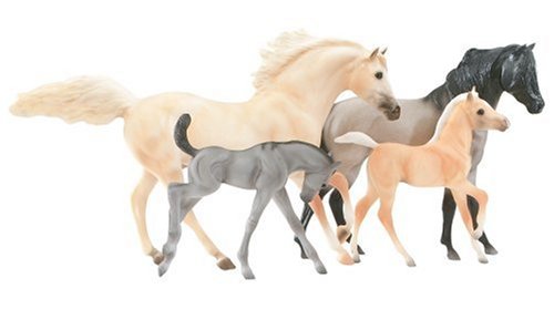 Childrens Toyshop  Toys : Breyer UK - 1:9 Scale Cloud's Legacy Mustang Gift Set