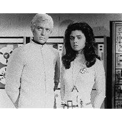 ED BISHOP AS CMDR. ED STRAKER, AYSHEA BROUGH AS LT. JOHNSON FROM UFO #1 - SCHWARZ-WEISS - Filmfoto - (Poster) PLAKATE - 25x20" (60x50cm)