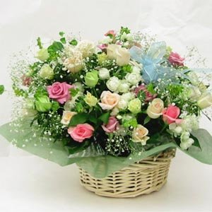 お祝いのバラのアレンジメント　ゴールド【生花】【お祝い】記念日】【誕生日】【フラワーギフト】【バラ】