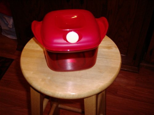 Tupperware Heat N Serve Square Round 8 Cup Red
