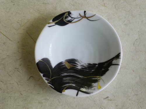 刷毛目変形シリーズ（黒）　小皿（１１ｃｍ）