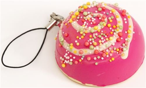 Imagen 2 de Colgante Squishy con panecillo rosa con virutas