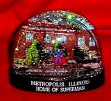 Metropolis Superman Statue Snow Globe