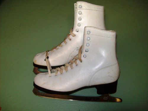 White Ice Figure Skates - size 9.0 (ADULT) - excellent structual condition