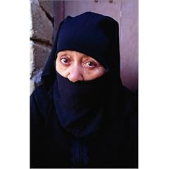 Poster 50 x 80 cm - "Muslim women in veil and hijab in Essaouira. Morocco is a Muslim country and in some parts, women mu" von Sara-Jane Cleland / Lonely Planet Images - auch in anderen Gr��en und als Leinwandbild erh�ltlich