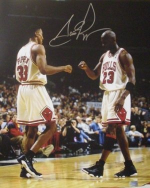 Scottie Pippen signed Chicago Bulls 16x20 Photo w/Jordan