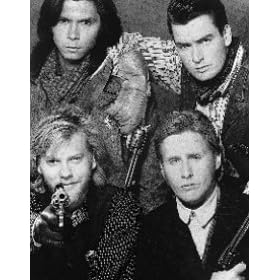 EMILIO ESTEVEZ AS WILLIAM H. BONNEY, LOU DIAMO PHILLIPS AS JOSE' CHAVEZ Y CHAVEZ, CHARLIE SHEEN AS RICHARD BREWER, KIEFER SUTHERLAND AS JOSIAH GORDON 'DOC' SCURLOCK FROM YOUNG GUNS #2 - Photo cin�matographique en noir et blanc- AFFICHE - 60x50cm